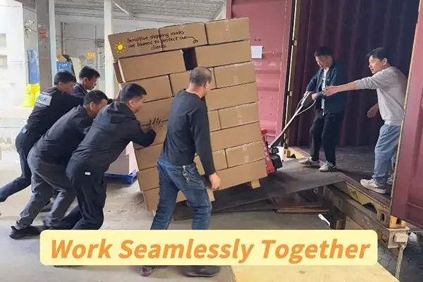 Effizientes Laden – ein 40-HQ-Container mit Hautpflege-Papierboxen